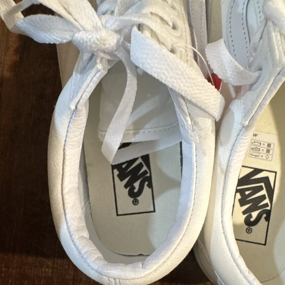 VANS Old Skool White Low Top Lace Up Men's Sz 6.5 Women's Sz 8  Sneaker NWOB
